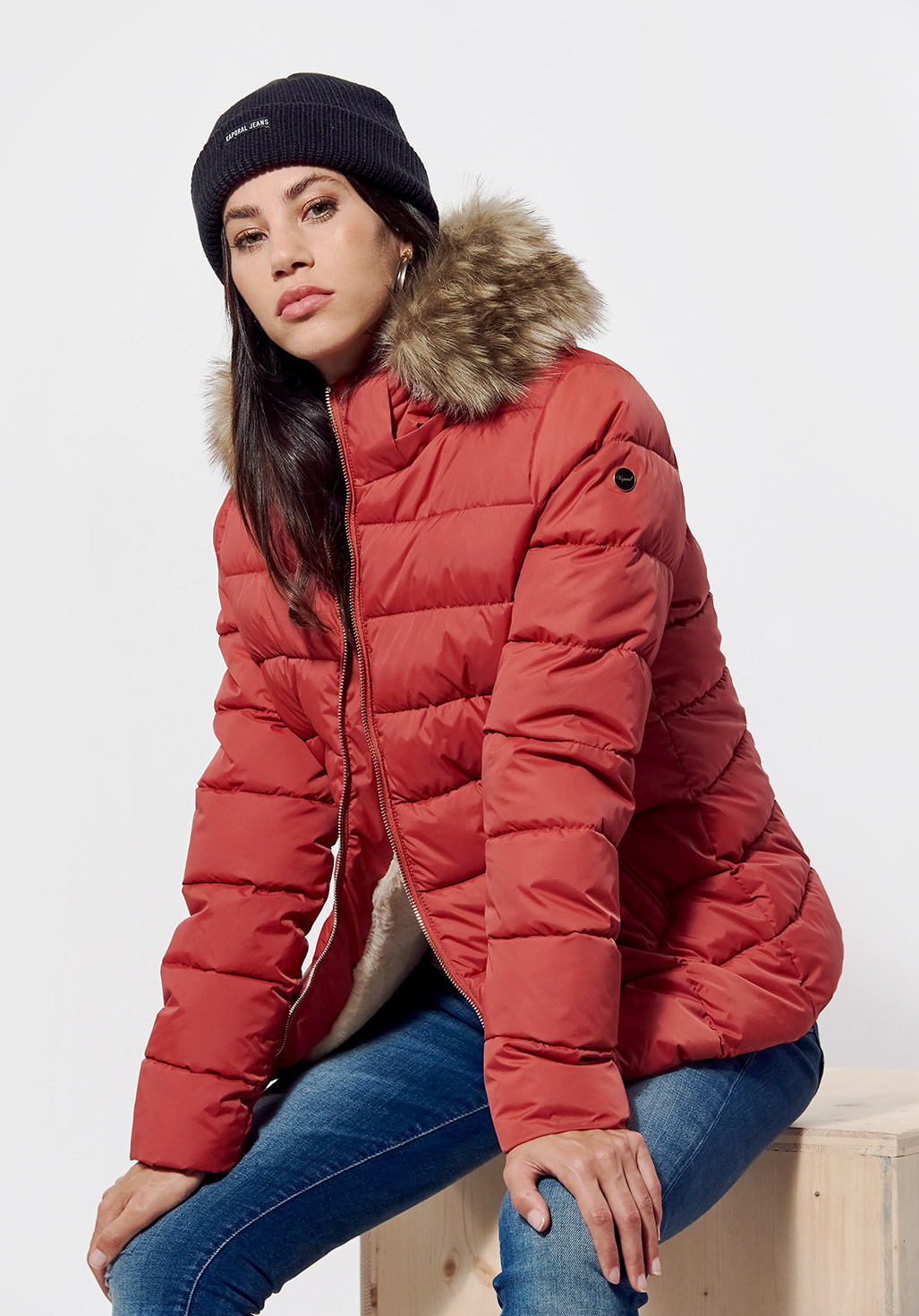 Women's red fitted puffer jacket with hood and removable faux fur Labby ...