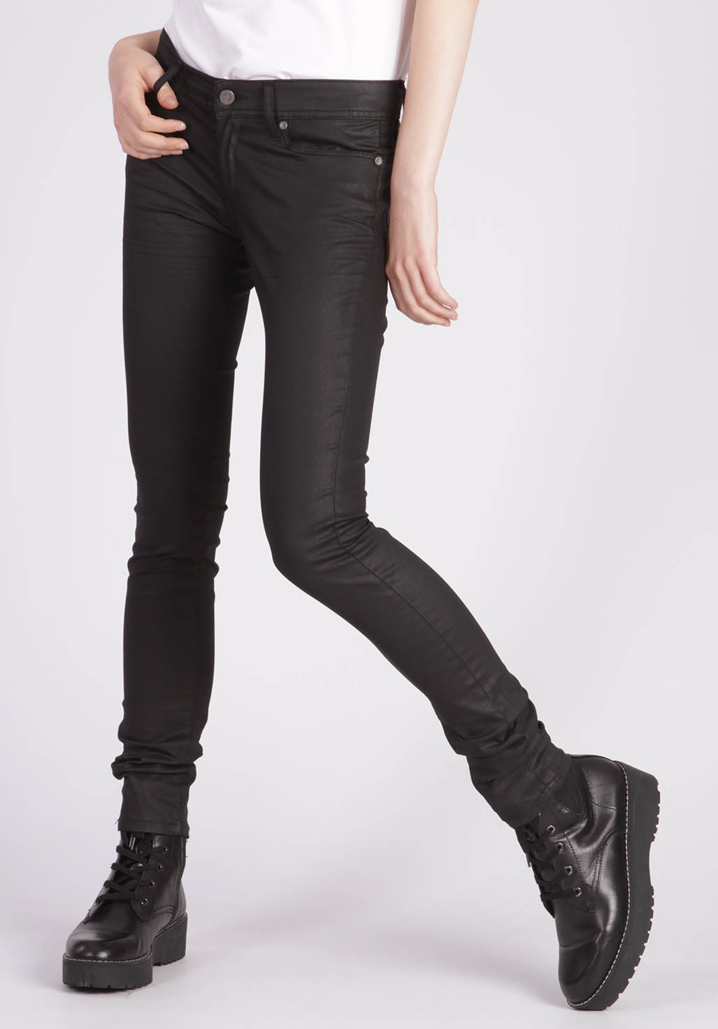 Beschichtete Slim Fit Jeans Mit Niedriger Taille Und Push Up Effekt Schwarz Loka Kaporal